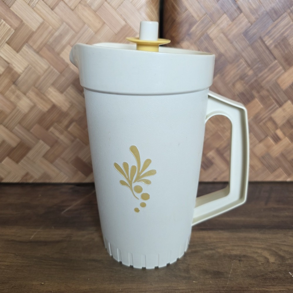 Tupperware Pitcher Almond Harvest 2 Qt 874-8 Push Button Lid Gold Vintage